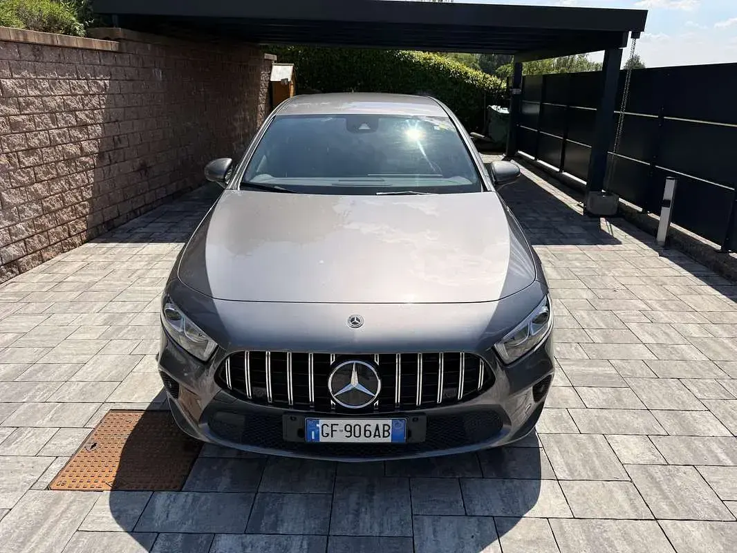 Usata Mercedes A180 116 CV (85 kW) 2021 Grigio Berlina