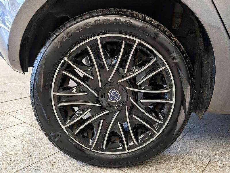 Usata Lancia Ypsilon Gold 70 CV (51 kW) 2023 Grigio Utilitaria