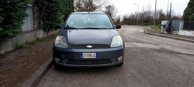 Usata Ford Fiesta Ambiente 68 CV (50 kW) 2003 Utilitaria