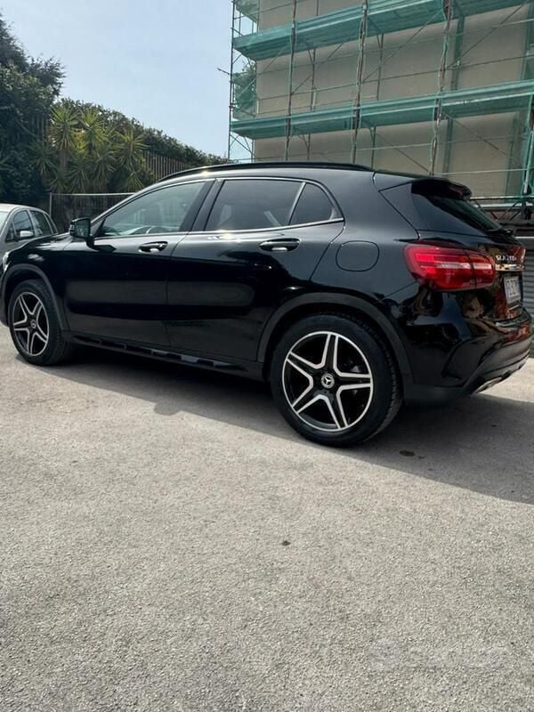 Usata Mercedes GLA200 Premium 136 CV (100 kW) 2017 Nero SUV