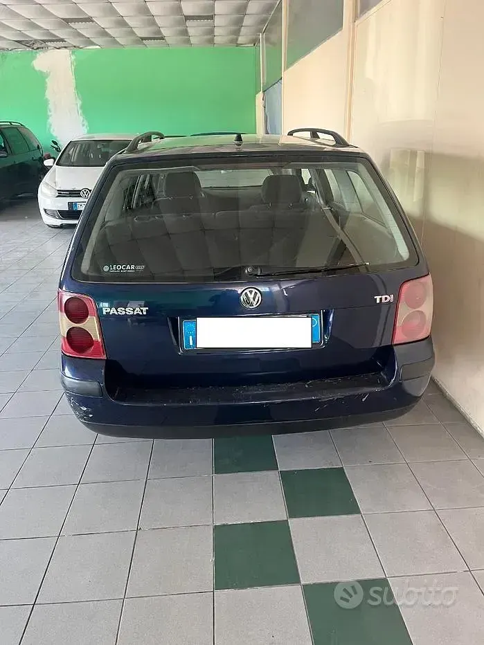 Usata VW Passat 110 CV (80 kW) 2004 Blu Station wagon