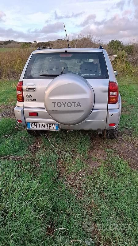Usata Toyota RAV4 150 CV (110 kW) 2004 Grigio SUV