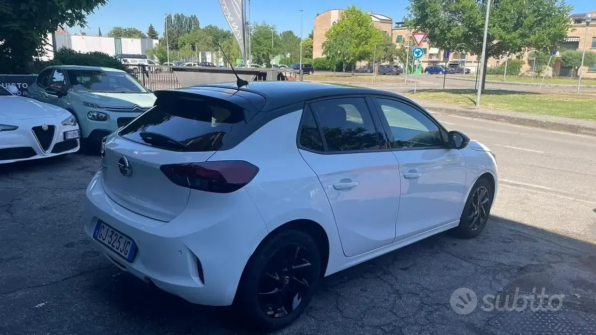 Usata Opel Corsa Design & Tech 75 CV (55 kW) 2022 Bianco Utilitaria