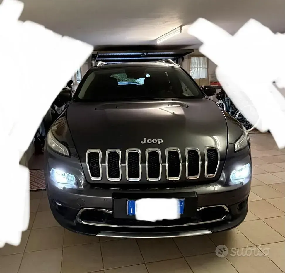 Usata Jeep Cherokee 170 CV (125 kW) 2014 Grigio SUV