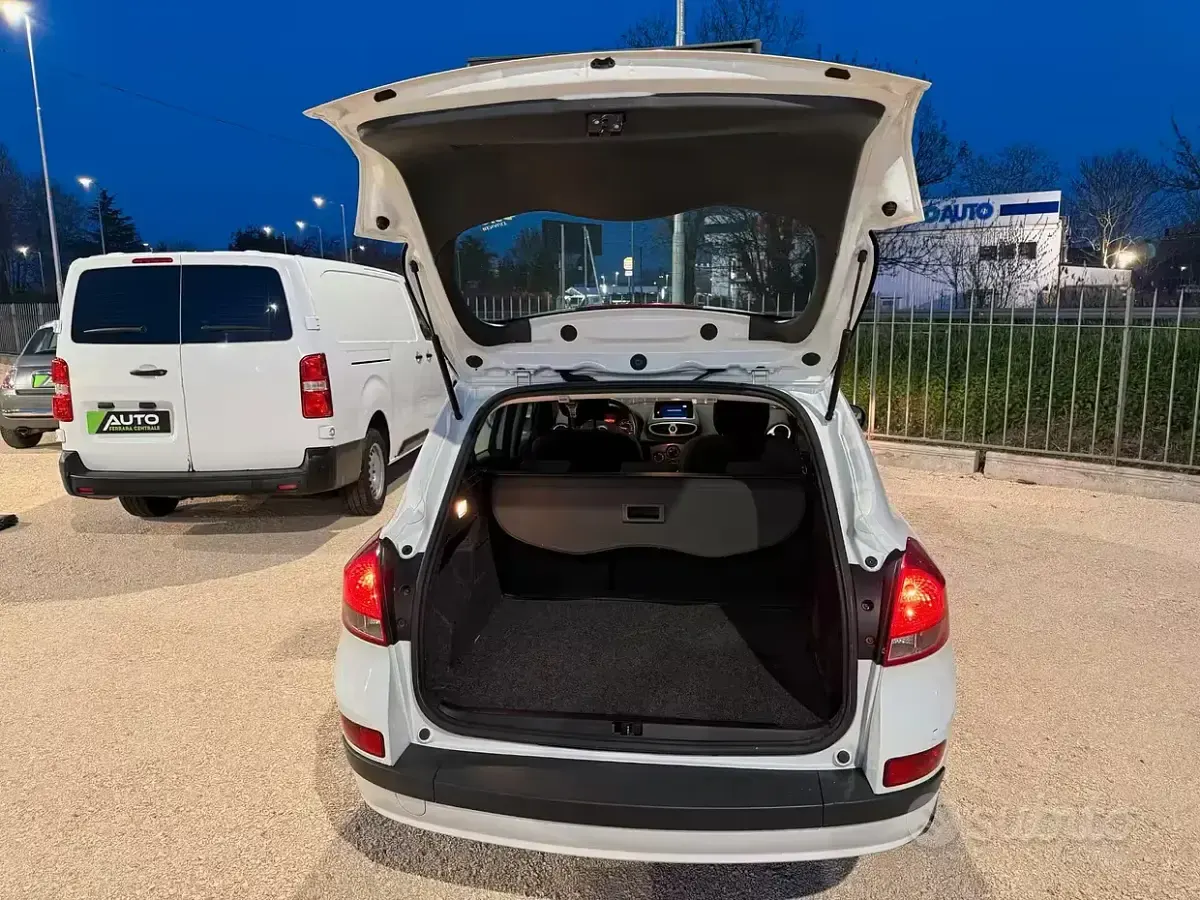 Usata Renault Clio 103 CV (75 kW) 2012 Bianco Station wagon