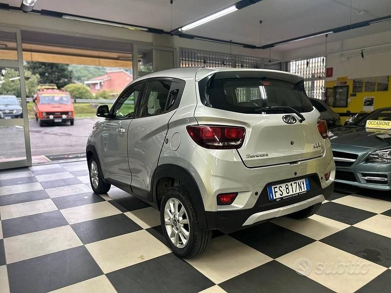 Usata Mahindra KUV100 83 CV (61 kW) 2019 Gray SUV