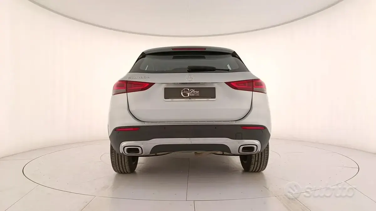 Usata Mercedes GLA180 Business 116 CV (85 kW) 2021 Grigio SUV