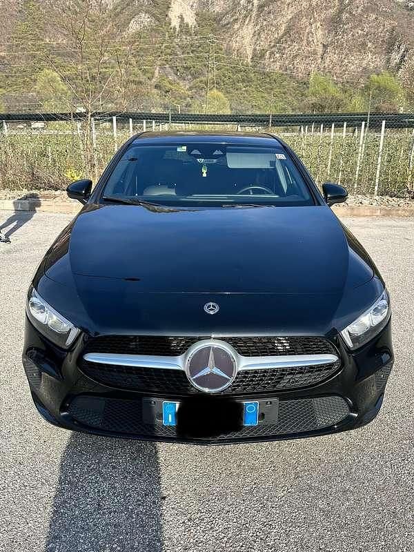 Usata Mercedes A180 Premium 116 CV (85 kW) 2018 Nero Berlina