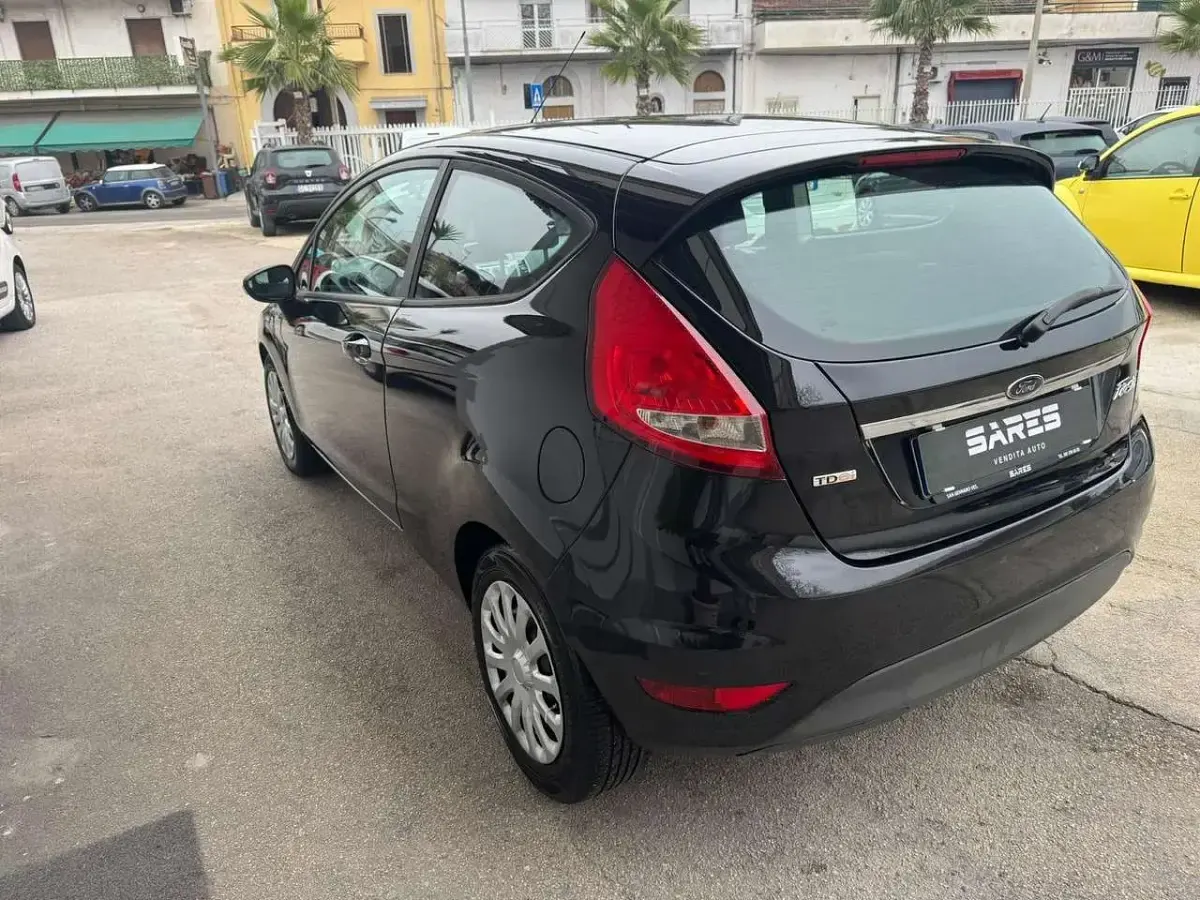 Usata Ford Fiesta Titanium 70 CV (51 kW) 2010 Nero Berlina
