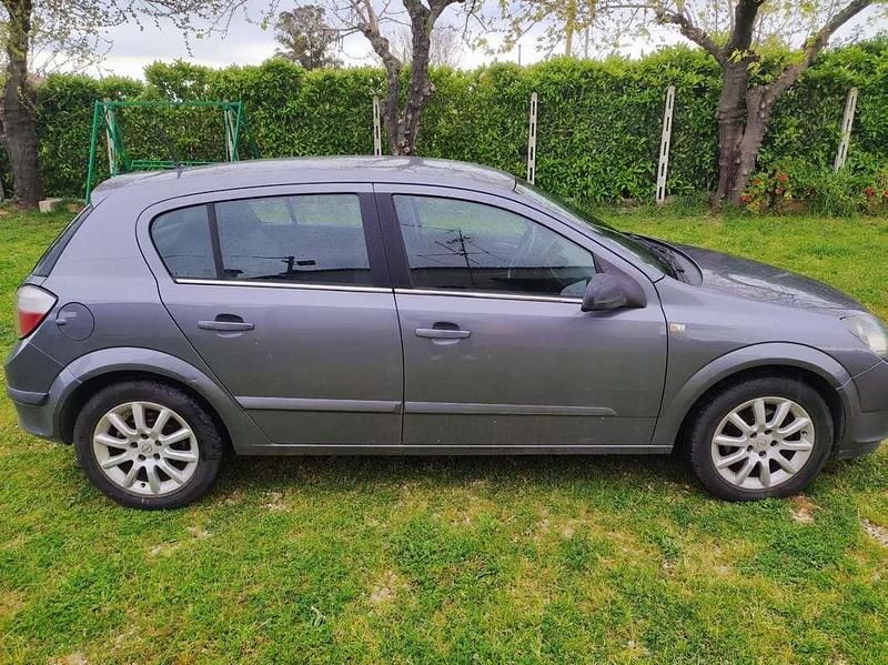 Usata Opel Astra Cosmo 101 CV (74 kW) 2005 Berlina