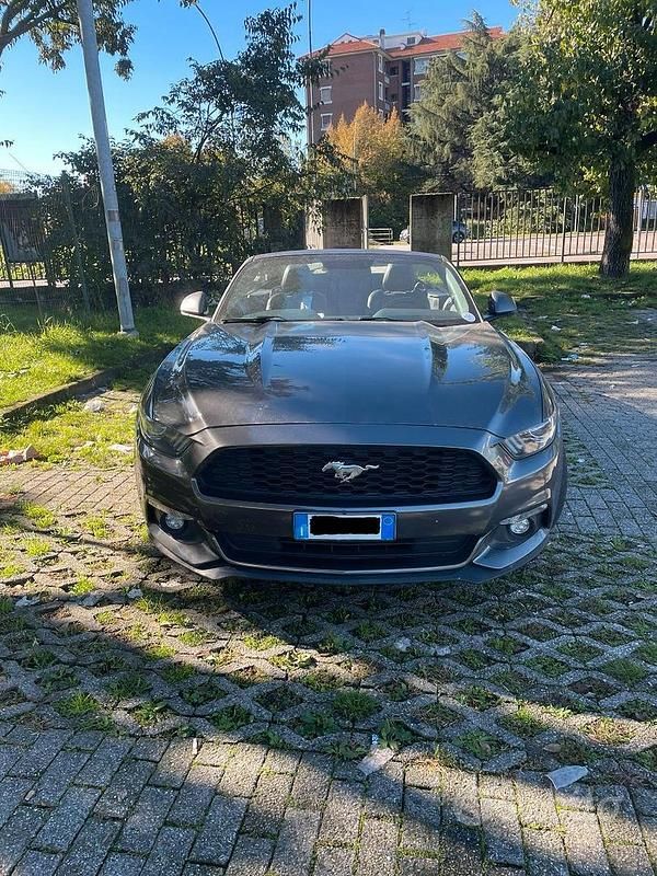 Usata Ford Mustang Convertible 317 CV (233 kW) 2015 Grigio Cabrio