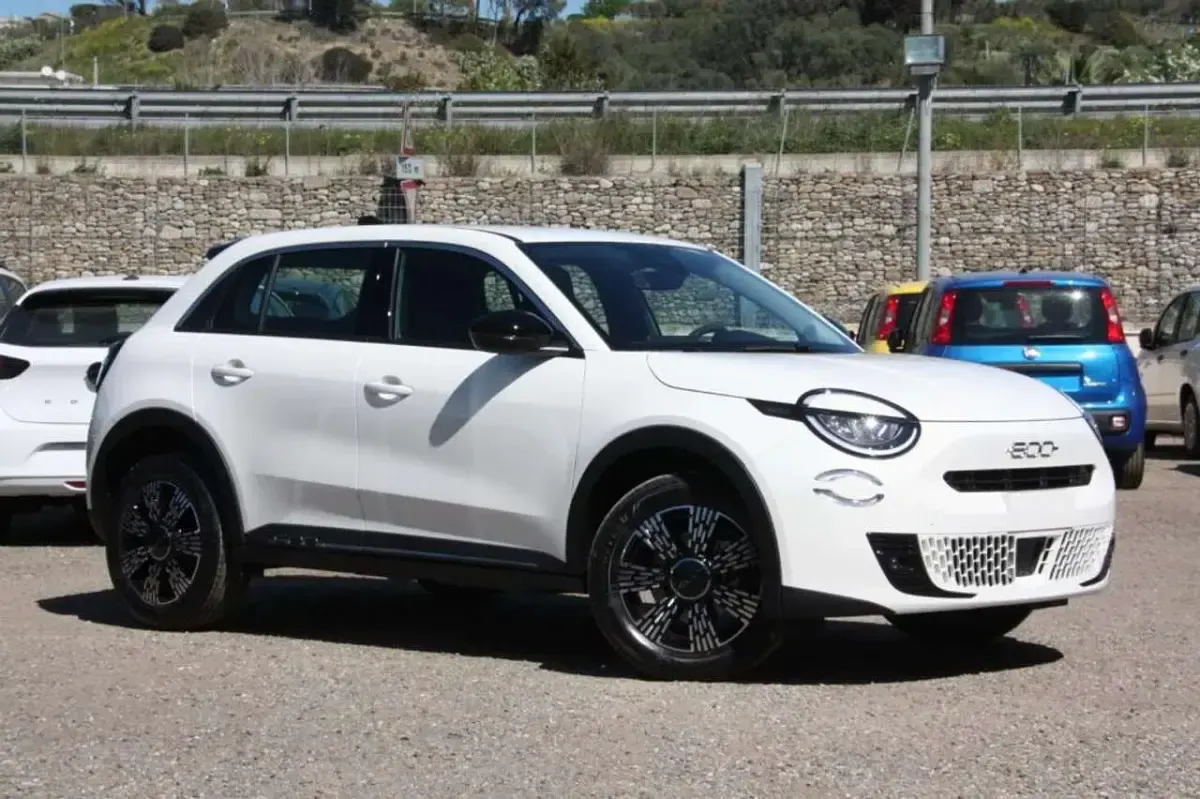 Nuova Fiat 600 Icon 101 CV (74 kW) 2026 Bianco SUV