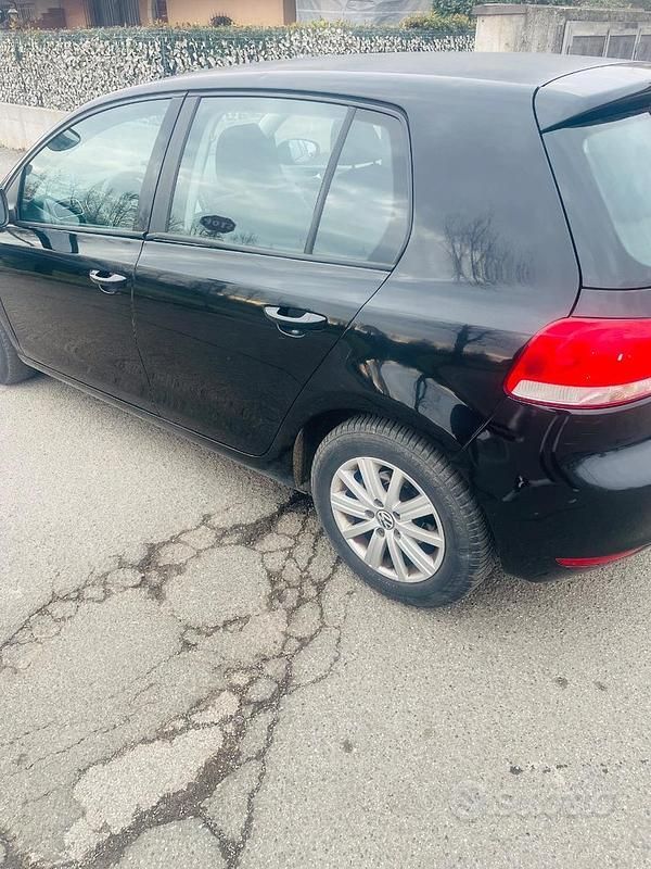 Usata VW Golf VI 105 CV (77 kW) 2011 Nero Utilitaria