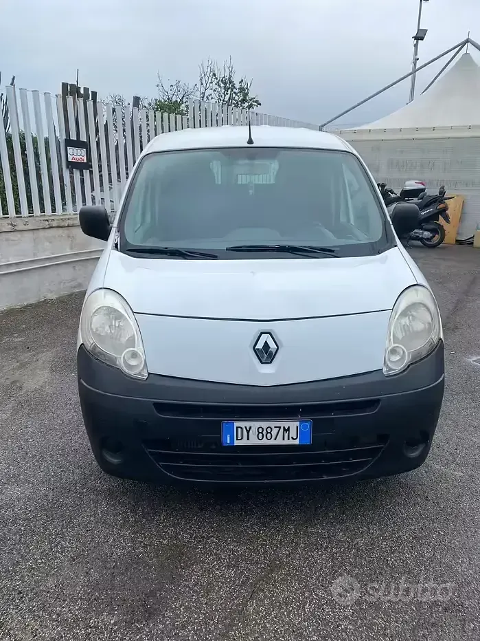 Usata Renault Kangoo 68 CV (50 kW) 2009 Bianco Monovolume