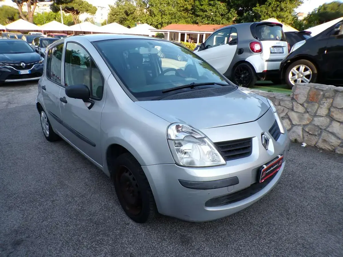 Usata Renault Modus 75 CV (55 kW) 2007 Argento Monovolume