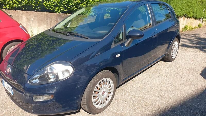 Usata Fiat Punto Lounge 69 CV (50 kW) 2014 Blu Utilitaria