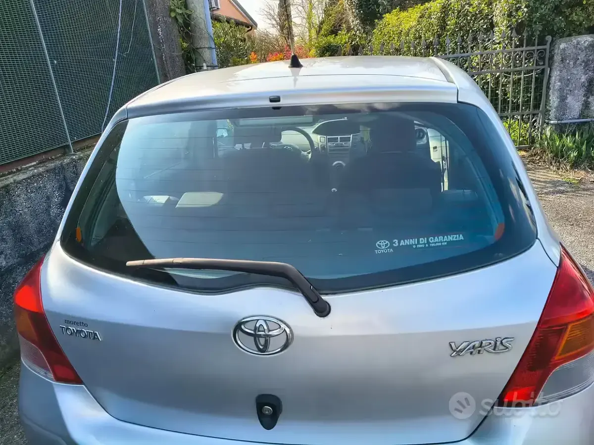 Usata Toyota Yaris 69 CV (50 kW) 2009 Grigio Utilitaria