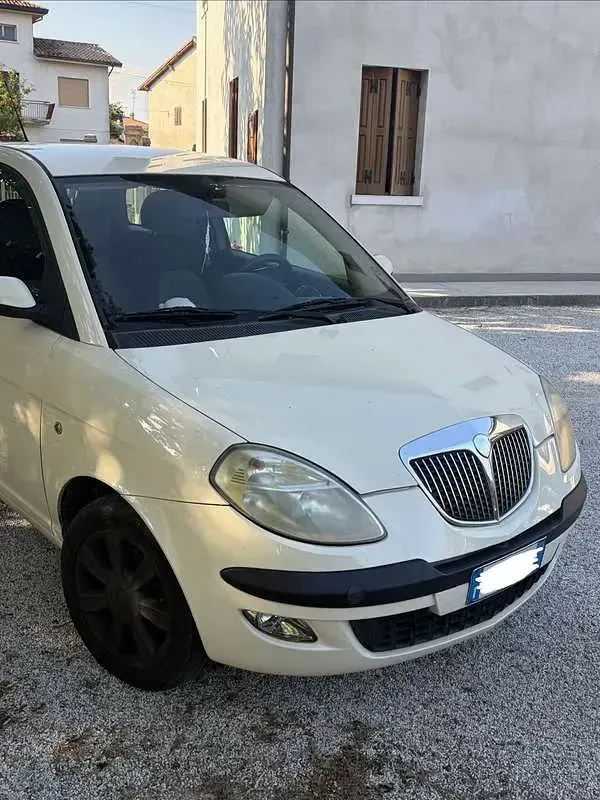 Usata Lancia Ypsilon 69 CV (50 kW) 2006 Utilitaria