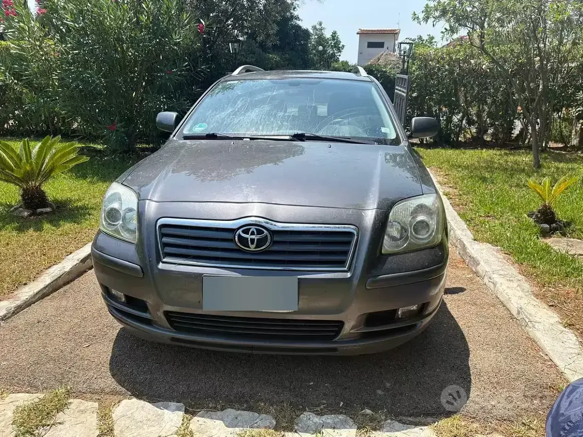 Usata Toyota Avensis 150 CV (110 kW) 2006 Grigio Station wagon