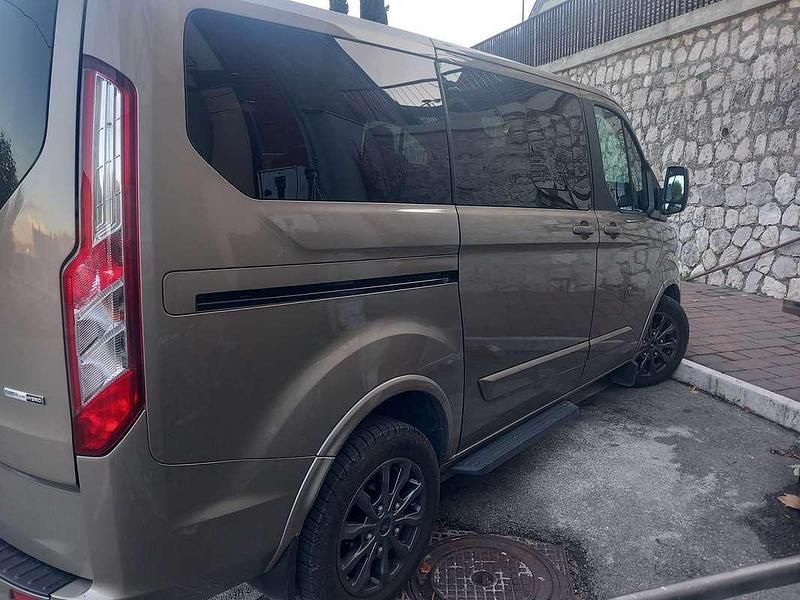 Usata Ford Tourneo Titanium 131 CV (96 kW) 2021 Grigio Monovolume
