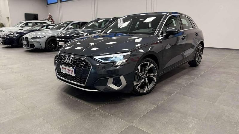 Grigio Usata 2022 Audi A3 S-Line Tre volumi | 21.900 € (Buon prezzo) - Immagine 1/4