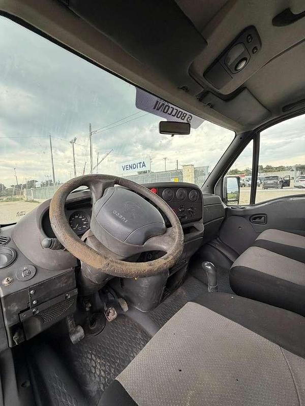 Usata Iveco Daily 86 CV (63 kW) 2001 Bianco Furgone