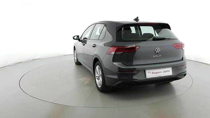 Usata VW Golf VIII Life 116 CV (85 kW) 2023 Dolphin grey Berlina