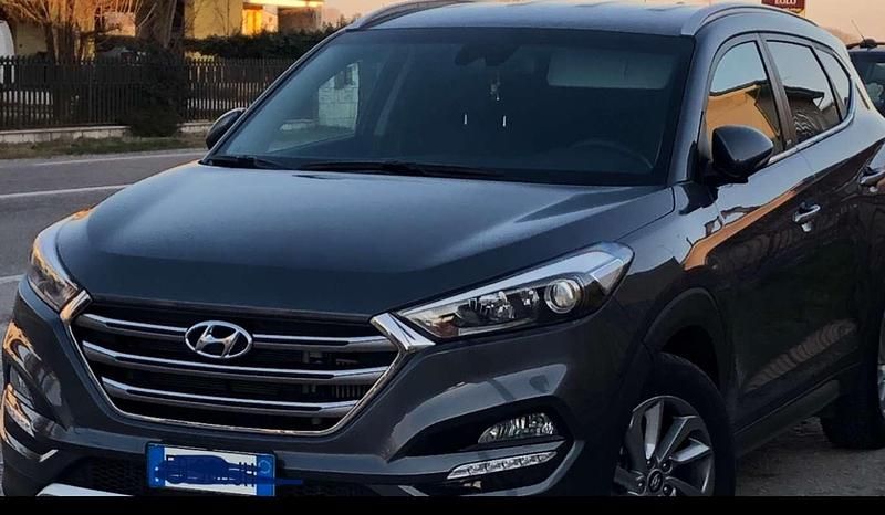 Usata Hyundai Tucson Xpossible 141 CV (103 kW) 2016 Grigio SUV