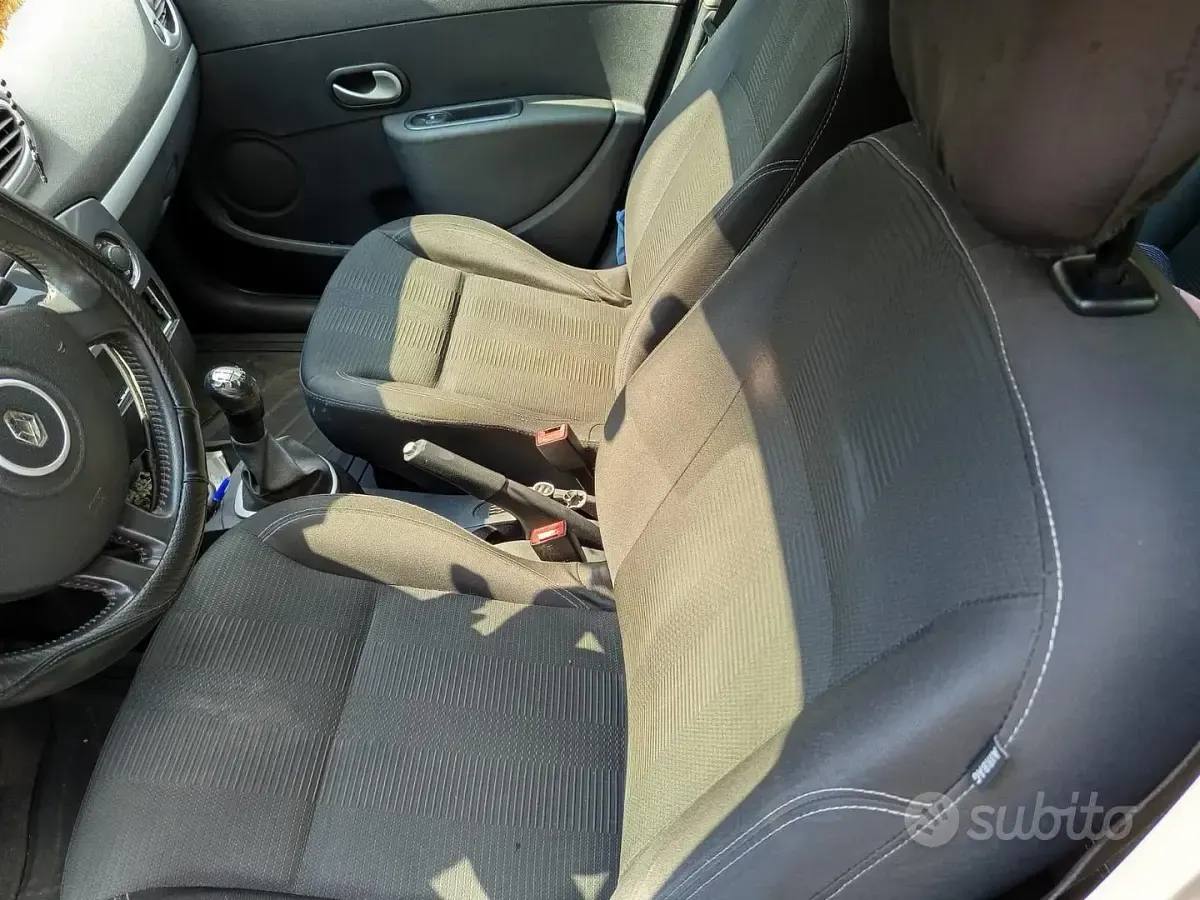 Usata Renault Clio 105 CV (77 kW) 2011 Blu Station wagon