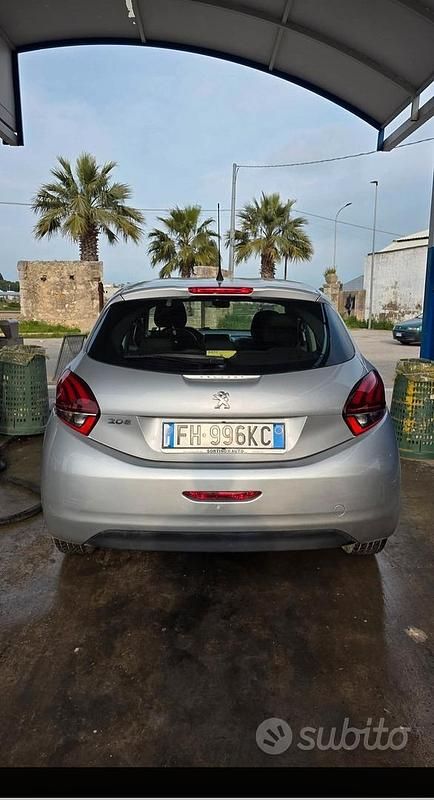 Usata Peugeot 208 2017 Utilitaria