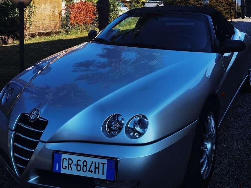 Argento Usata 2005 Alfa Romeo Spider Cabrio | 14.500 € (Buon prezzo) - Immagine 1/3