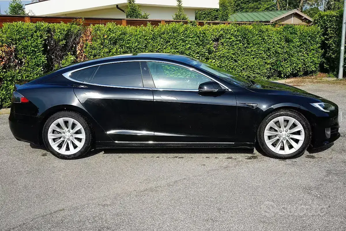 Usata Tesla Model S 158 kW (215 CV) 2018 Nero Utilitaria