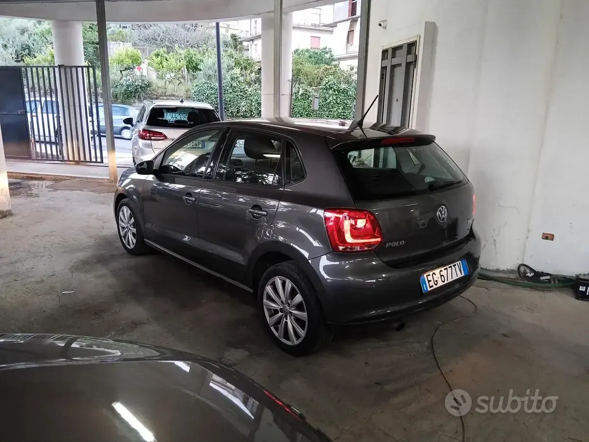 Usata VW Polo Highline 90 CV (66 kW) 2011 Grigio Utilitaria