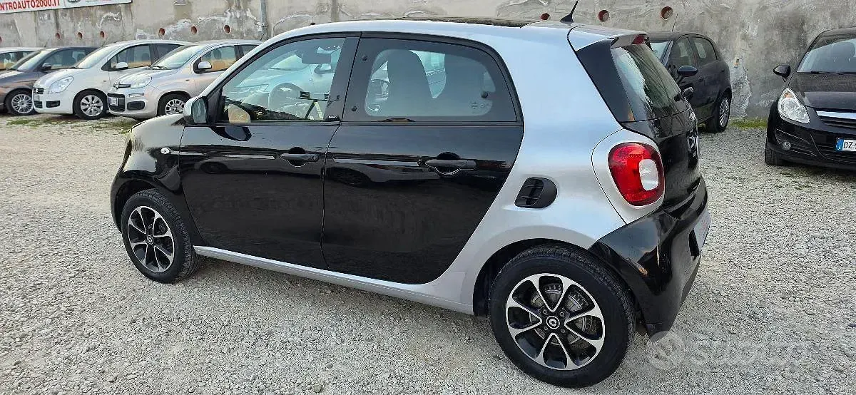 Usata Smart ForFour Passion 71 CV (52 kW) 2016 Nero Utilitaria