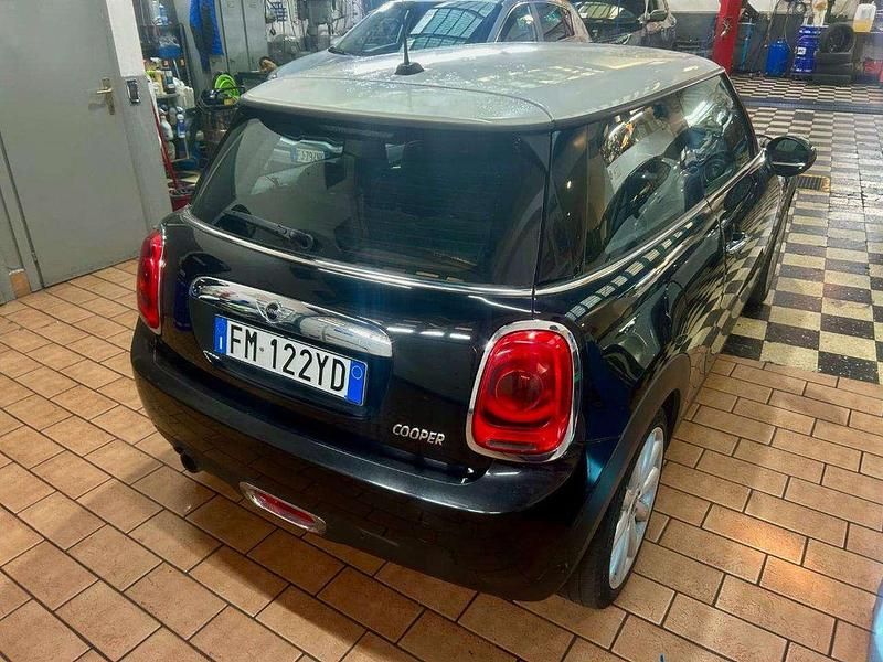 Usata Mini Cooper Hype 136 CV (100 kW) 2017 Nero/tetto bianco Utilitaria
