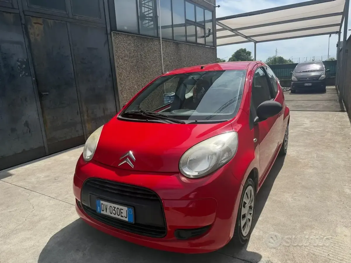 Begagnad Citroën C1 68 HK (50 kW) 2009 Röd Halvkombi