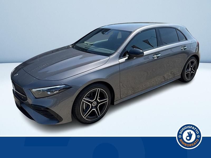 Grigio Nuova 2025 Mercedes A180 Advanced Plus Tre volumi | 38.200 € - Immagine 1/3