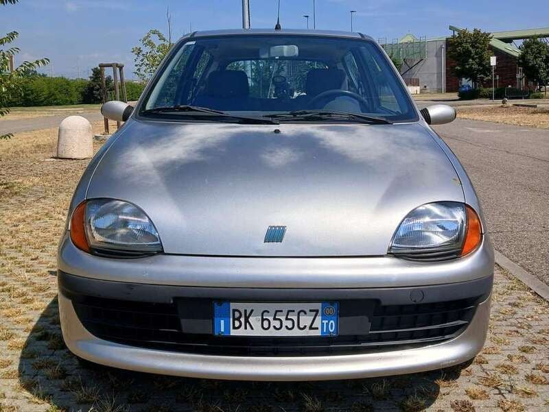 Argento Usata 2000 Fiat Seicento Due volumi | 1300 € (Ottimo prezzo) - Immagine 1/4