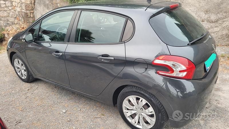 Usata Peugeot 208 82 CV (60 kW) 2012 Grigio Utilitaria