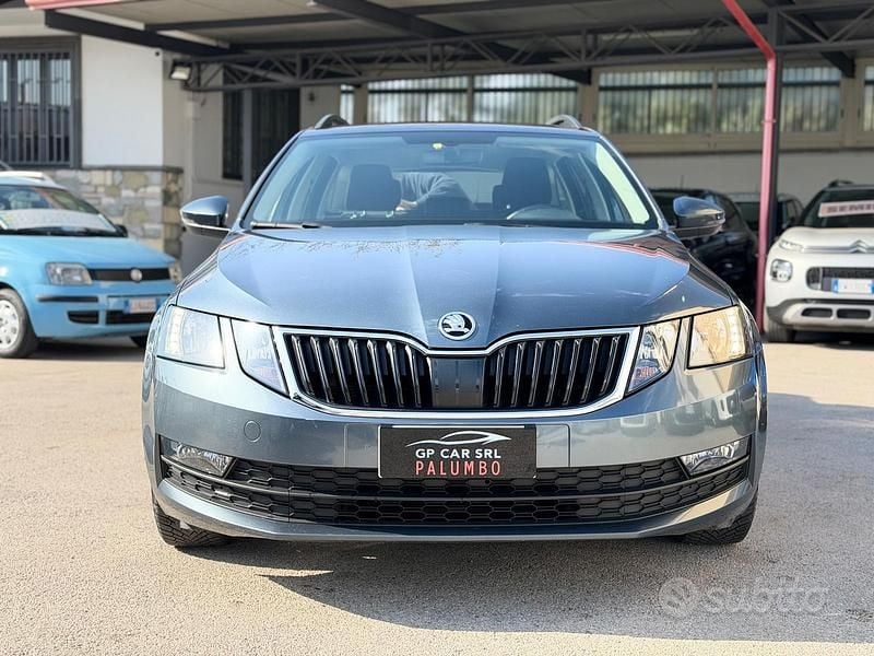 Usata Skoda Octavia Executive 116 CV (85 kW) 2020 Grigio Station wagon