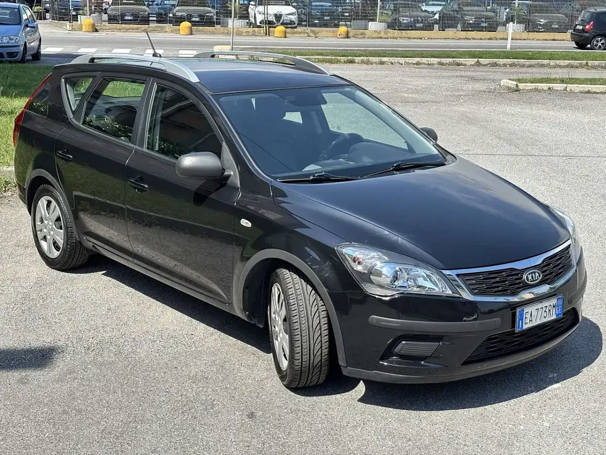 Usata Kia Ceed EX 90 CV (66 kW) 2010 Nero Utilitaria