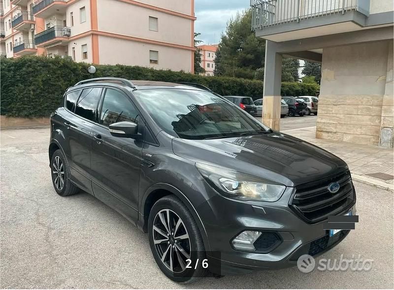 Usata Ford Kuga ST-Line 120 CV (88 kW) 2017 Grigio SUV