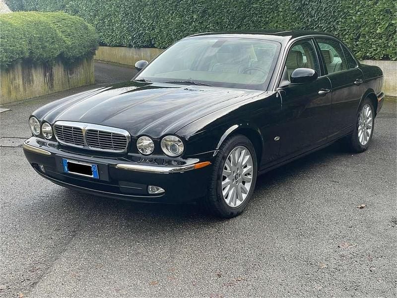 Usata Jaguar XJ Sovereign 207 CV (152 kW) 2005 Nero Berlina