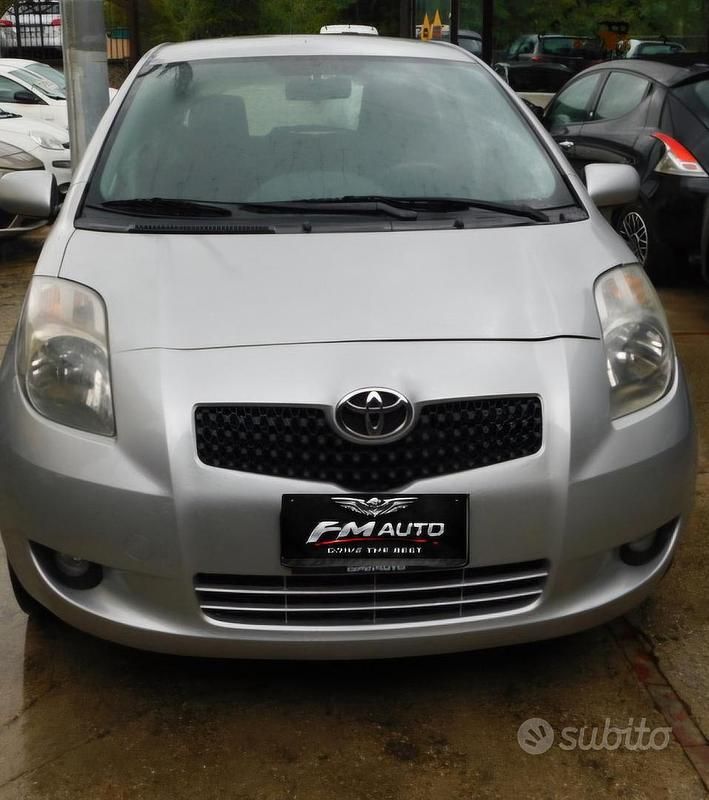 Usata Toyota Yaris 90 CV (66 kW) 2008 Grigio Utilitaria