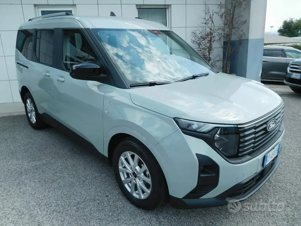 Usata Ford Tourneo Courier Titanium 125 CV (91 kW) 2024 Grigio Monovolume