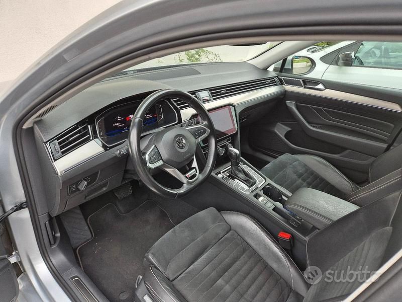 Usata VW Passat 190 CV (139 kW) 2021 Grigio Berlina