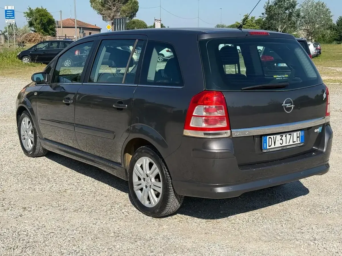 Usata Opel Zafira Cosmo 94 CV (69 kW) 2009 Grigio Monovolume