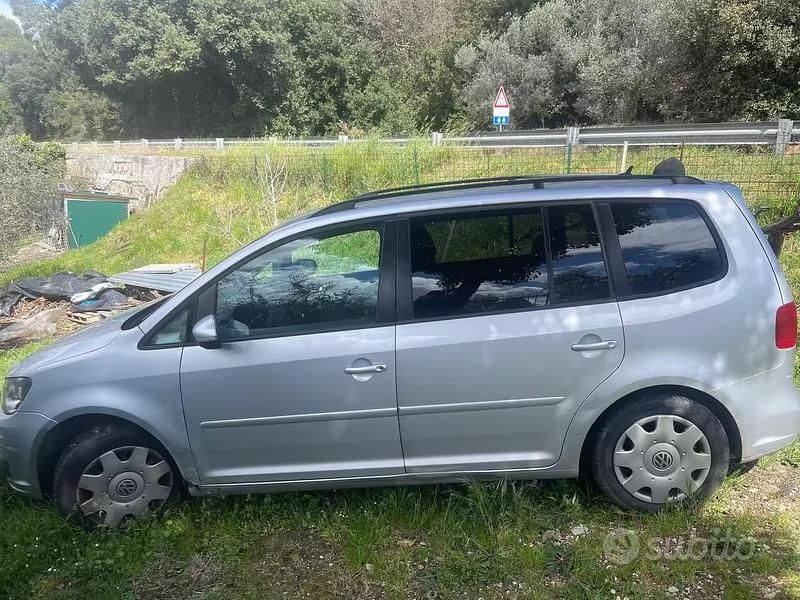 Usata VW Touran 150 CV (110 kW) 2011 Grigio Monovolume