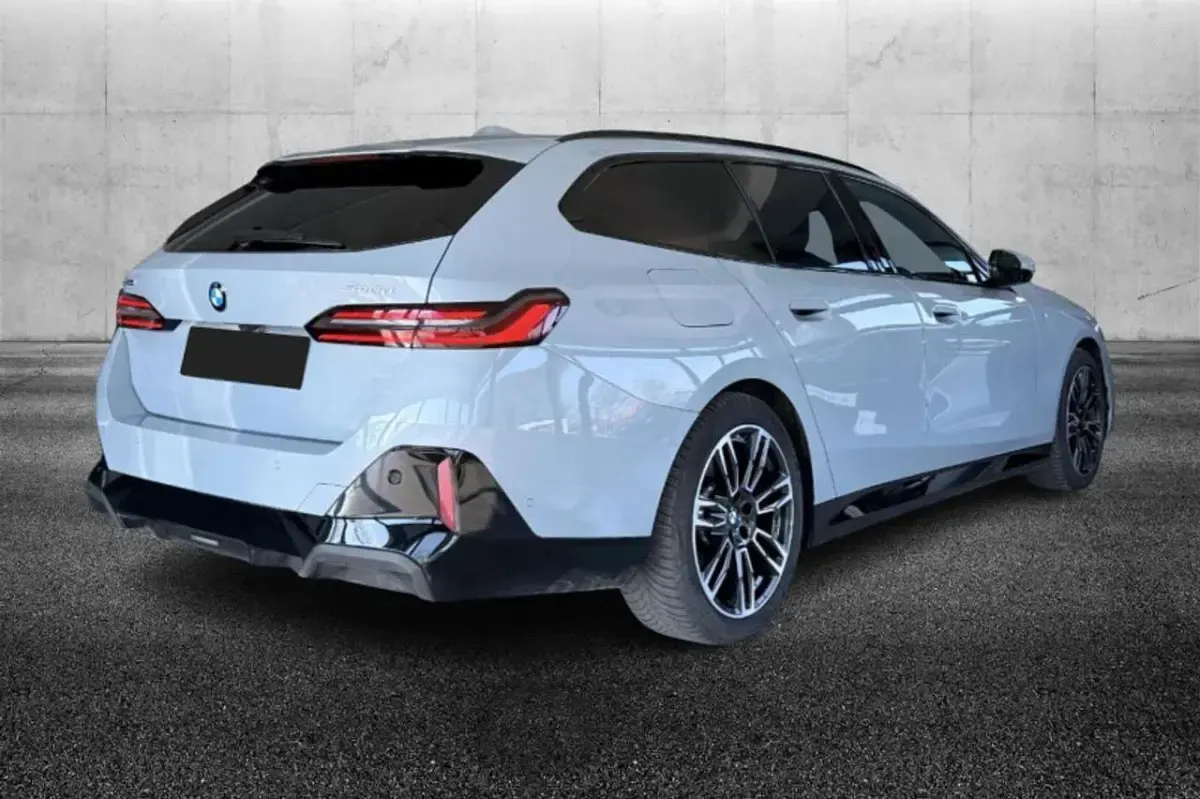 Usata BMW 540 M Sport 286 CV (210 kW) 2025 Grigio Station wagon