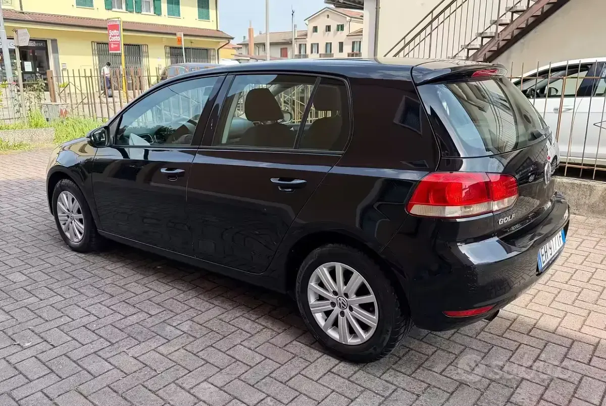 Usata VW Golf VI 105 CV (77 kW) 2011 Nero Utilitaria